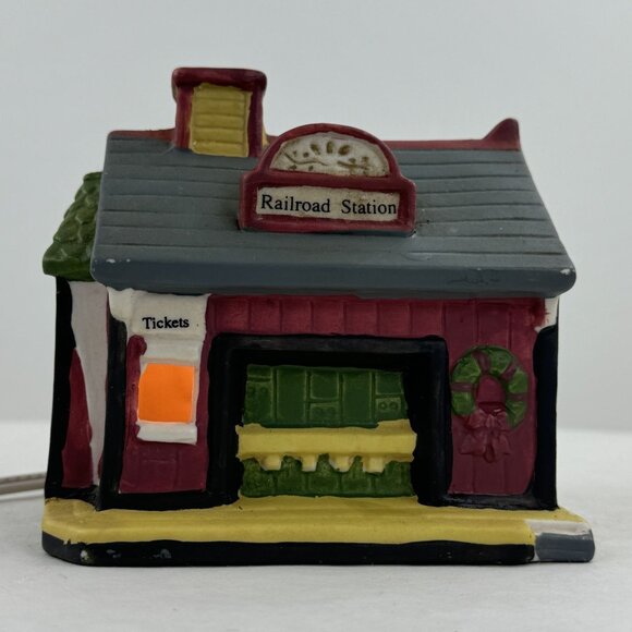 1998 Dickens Collectables Sugar Creek County Railroad Station Lighted Christmas - Picture 1 of 16